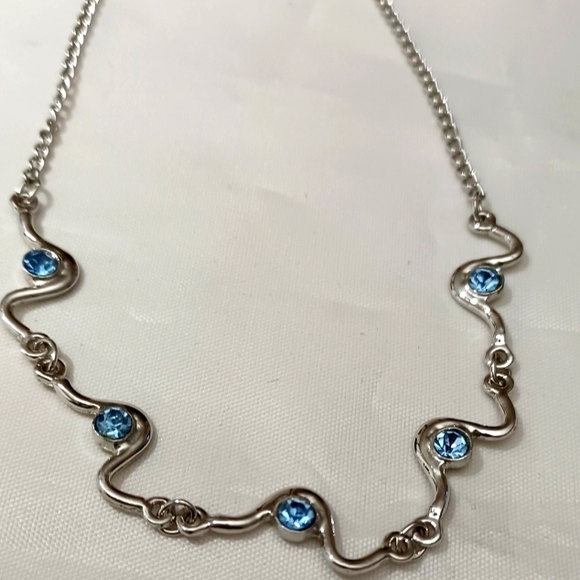 VINTAGE LOLA ROSE SILVER TONE NECKLACE - Picture 9 of 11